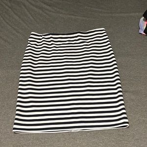 The Limited side zip pencil skirt size 10 navy blue and white